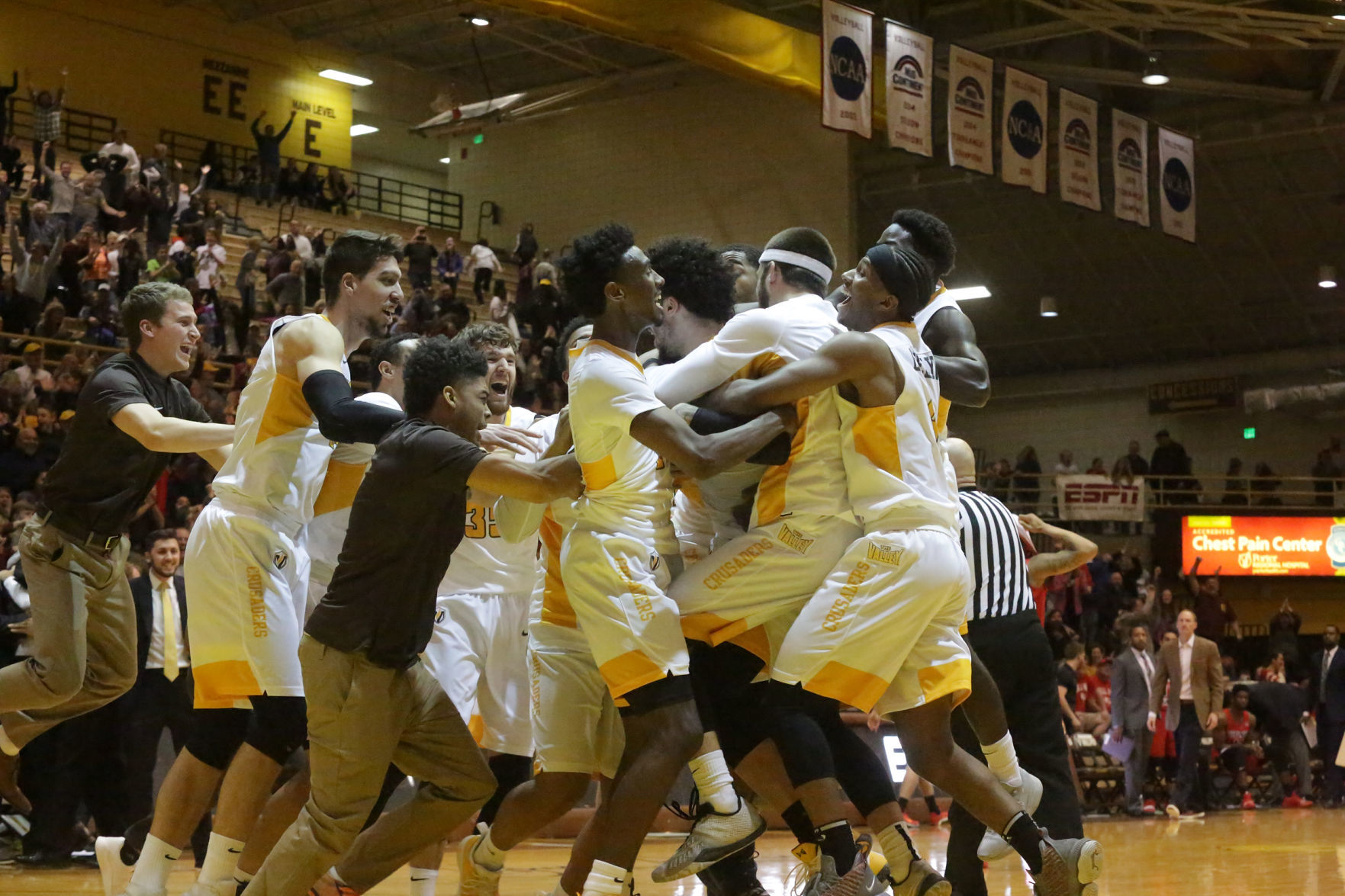 Valparaiso University beats Illinois State in men's basketball